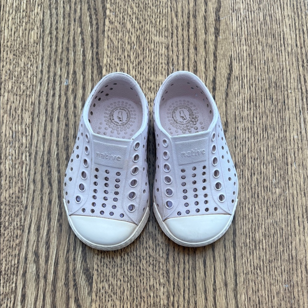 Native Kids Shoes in Light Pink